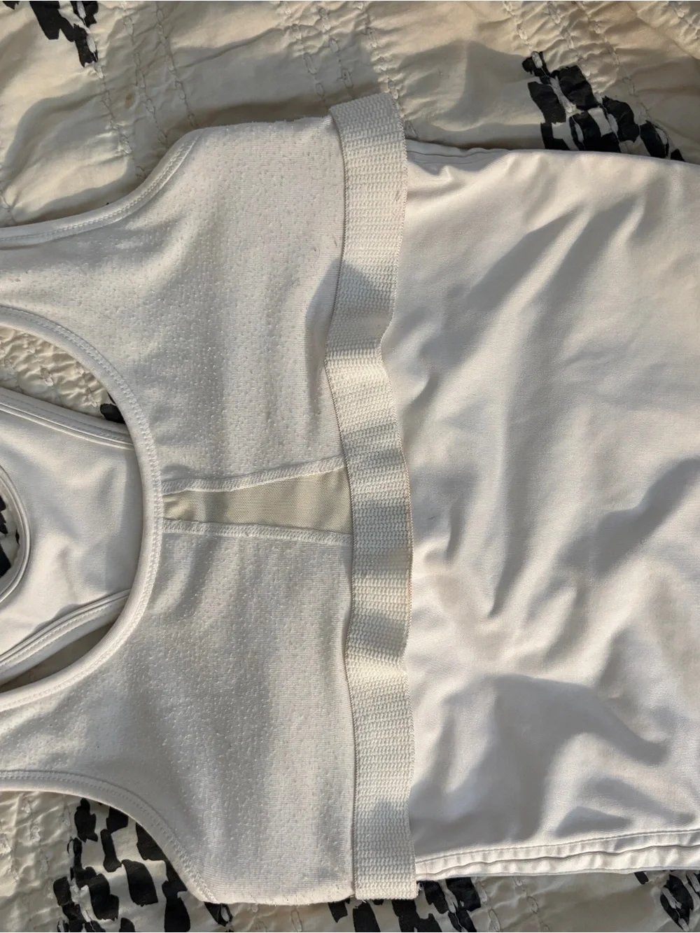 Vintage 2004 Nike Center Mini Swoosh Dri-FIT Cropped Tank Top White XS